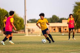 Hawaii player Chace Uyemura-Iga signed by Barca